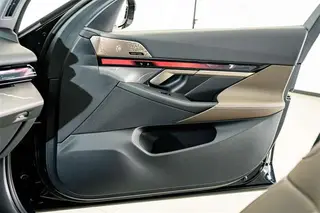 BMW 5 Series 2024 530Li Líder M Conjunto deportivo interior foto 16 BMW 5 Series 2024 530Li Líder M Conjunto deportivo interior foto 16