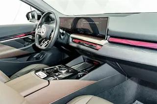 BMW 5 Series 2024 530Li Líder M Conjunto deportivo interior foto 18 BMW 5 Series 2024 530Li Líder M Conjunto deportivo interior foto 18