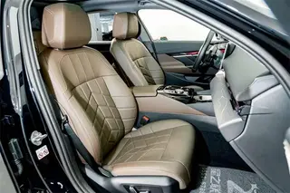 BMW 5 Series 2024 530Li Líder M Conjunto deportivo interior foto 20 BMW 5 Series 2024 530Li Líder M Conjunto deportivo interior foto 20