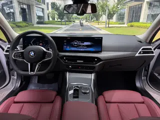 BMW 3 Series 2025 325Li M Conjunto deportivo interior foto 13 BMW 3 Series 2025 325Li M Conjunto deportivo interior foto 13