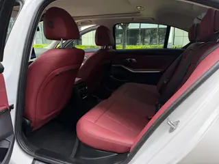 BMW 3 Series 2025 325Li M Conjunto deportivo interior foto 15 BMW 3 Series 2025 325Li M Conjunto deportivo interior foto 15
