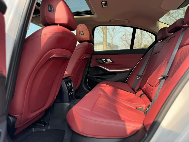 BMW 3 Series 2023 320i M Conjunto deportivo interior foto 14 BMW 3 Series 2023 320i M Conjunto deportivo interior foto 14