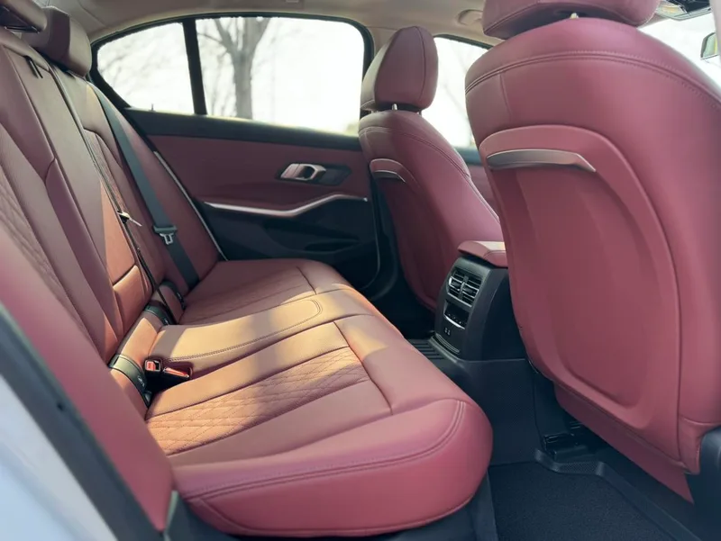 BMW 3 Series 2023 320i M Conjunto deportivo interior foto 17 BMW 3 Series 2023 320i M Conjunto deportivo interior foto 17
