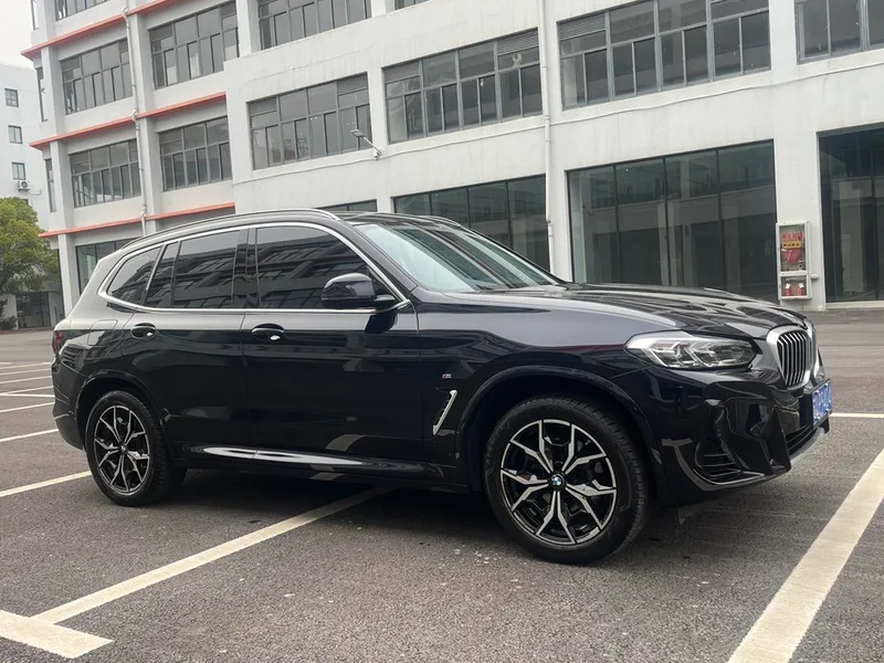 BMW X3 2024 2.0T Automatique Quatre roues motrices 5 Siège Version originale extérieur photo 3 BMW X3 2024 2.0T Automatique Quatre roues motrices 5 Siège Version originale extérieur photo 3