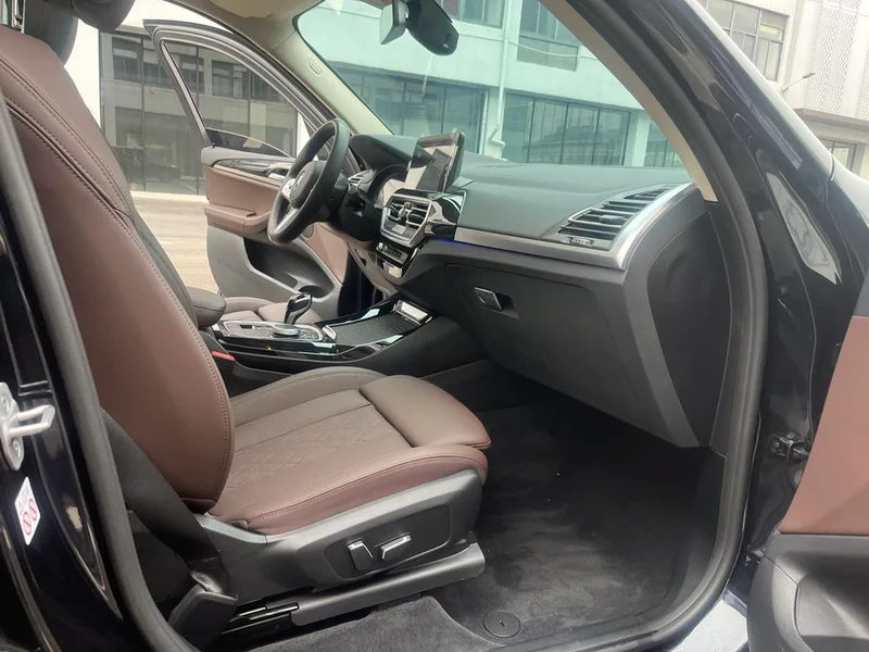 BMW X3 2024 2.0T Automatique Quatre roues motrices 5 Siège Version originale extérieur photo 6 BMW X3 2024 2.0T Automatique Quatre roues motrices 5 Siège Version originale extérieur photo 6