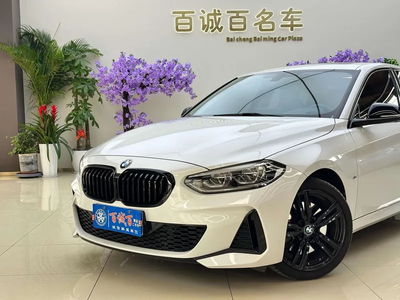 BMW 1 Series 2023 125i M Sports Obsidian Night Edition exterior photo 2