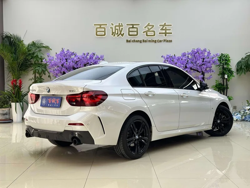BMW 1 Series 2023 125i M Sports Obsidian Night Edition exterior photo 7