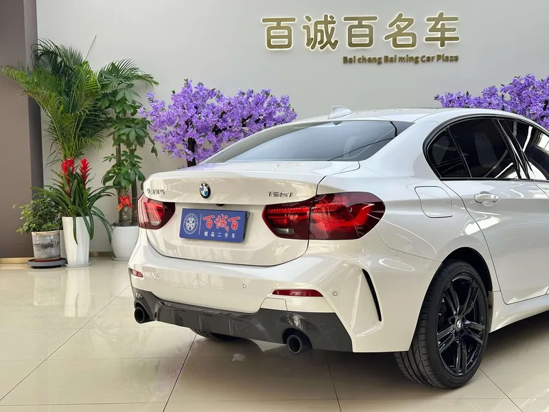 BMW 1 Series 2023 125i M Sports Obsidian Night Edition exterior photo 8