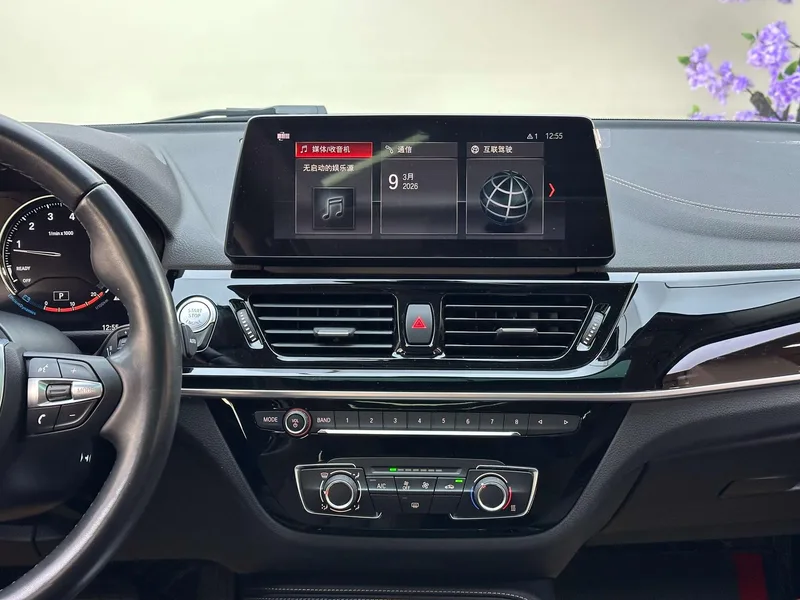 BMW 1 Series 2023 125i M Sports Obsidian Night Edition interior photo 16