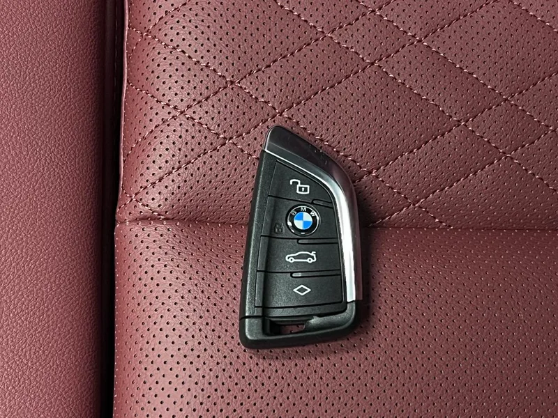 BMW 3 Series 2023 325i M Traje nocturno deportivo Yao interior foto 20