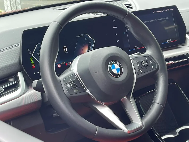 BMW X2 2024 sDrive25i M Sports suit interior photo 19