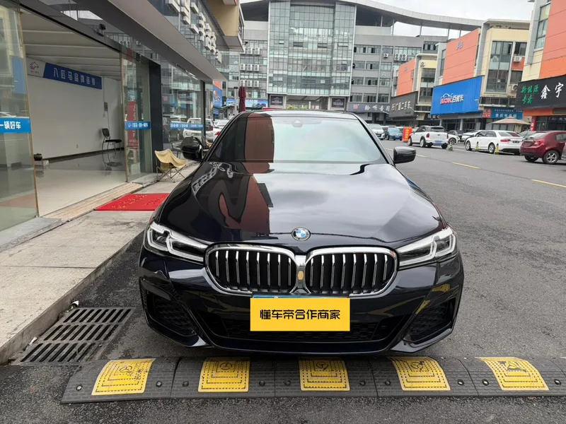 BMW 5 Series 2023 Restyling 530Li Leading Type M Sports suit exterior photo 2 BMW 5 Series 2023 Restyling 530Li Leading Type M Sports suit exterior photo 2