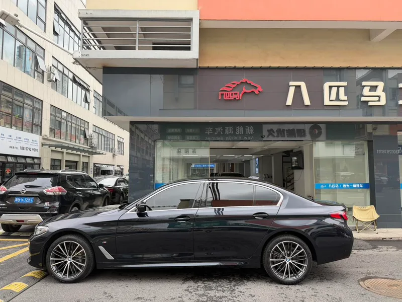 BMW 5 Series 2023 Restyling 530Li Leading Type M Sports suit exterior photo 3 BMW 5 Series 2023 Restyling 530Li Leading Type M Sports suit exterior photo 3