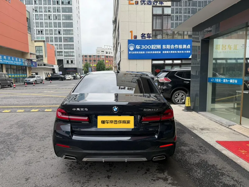 BMW 5 Series 2023 Restyling 530Li Leading Type M Sports suit exterior photo 4 BMW 5 Series 2023 Restyling 530Li Leading Type M Sports suit exterior photo 4