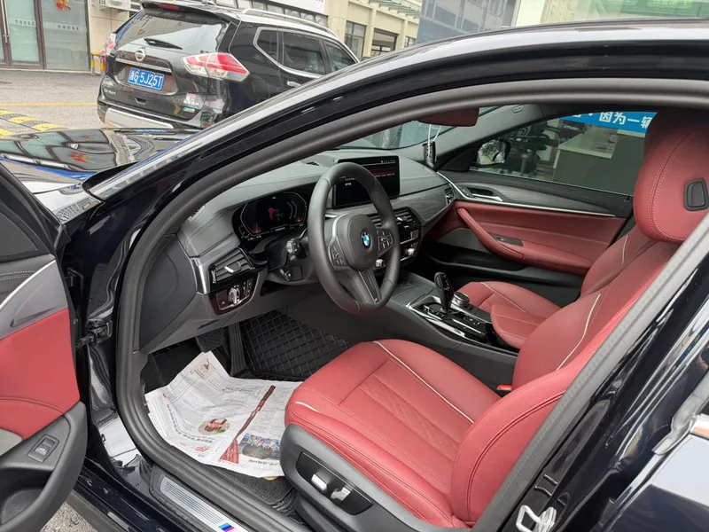 BMW 5 Series 2023 Restyling 530Li Leading Type M Sports suit interior photo 11 BMW 5 Series 2023 Restyling 530Li Leading Type M Sports suit interior photo 11