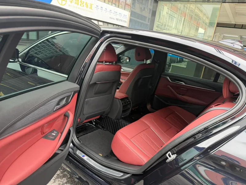 BMW 5 Series 2023 Restyling 530Li Leading Type M Sports suit interior photo 13 BMW 5 Series 2023 Restyling 530Li Leading Type M Sports suit interior photo 13