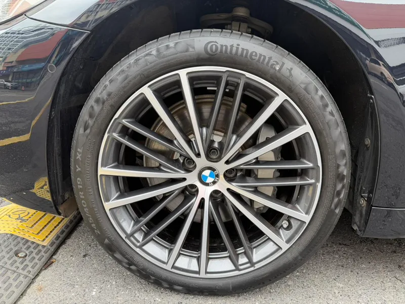BMW 5 Series 2023 Restyling 530Li Leading Type M Sports suit interior photo 15 BMW 5 Series 2023 Restyling 530Li Leading Type M Sports suit interior photo 15