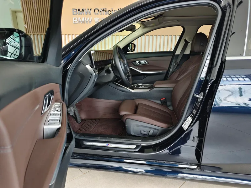 BMW 3 Series 2023 325Li M Sports suit interior photo 11 BMW 3 Series 2023 325Li M Sports suit interior photo 11
