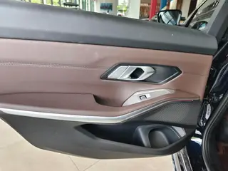 BMW 3 Series 2023 325Li M Sports suit interior photo 12 BMW 3 Series 2023 325Li M Sports suit interior photo 12