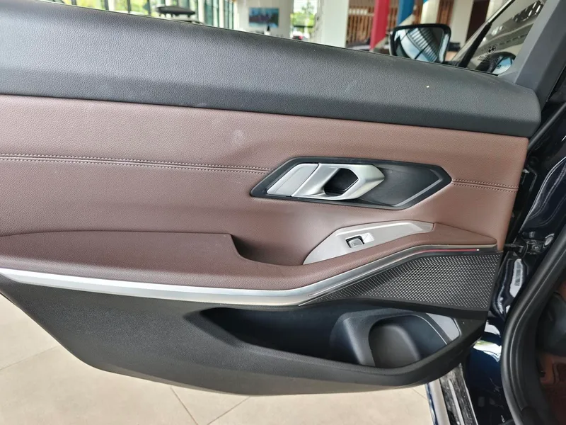 BMW 3 Series 2023 325Li M Sports suit interior photo 12 BMW 3 Series 2023 325Li M Sports suit interior photo 12