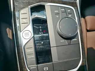 BMW 3 Series 2023 325Li M Sports suit interior photo 14 BMW 3 Series 2023 325Li M Sports suit interior photo 14