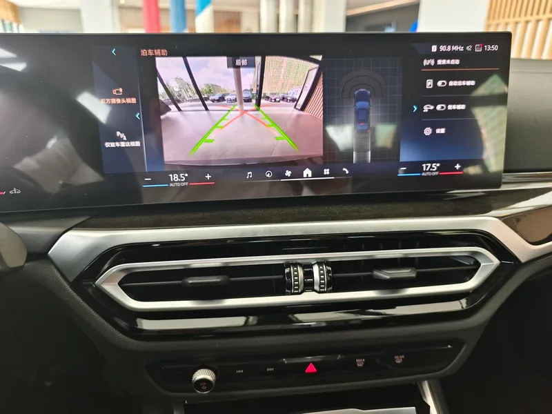 BMW 3 Series 2023 325Li M Sports suit interior photo 15 BMW 3 Series 2023 325Li M Sports suit interior photo 15