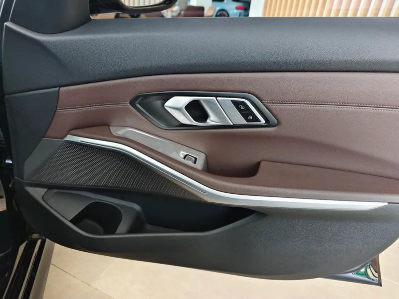 BMW 3 Series 2023 325Li M Sports suit interior photo 17 BMW 3 Series 2023 325Li M Sports suit interior photo 17