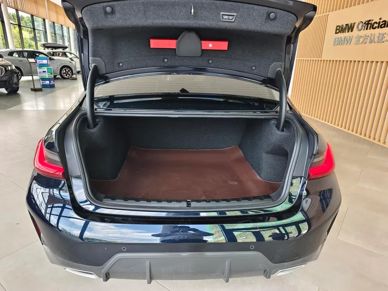 BMW 3 Series 2023 325Li M Sports suit interior photo 20 BMW 3 Series 2023 325Li M Sports suit interior photo 20