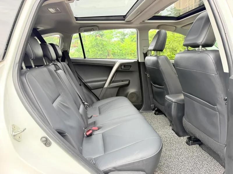Toyota RAV4 2018 2.5L Автоматический полный привод элиты i Версия интерьер фото 11