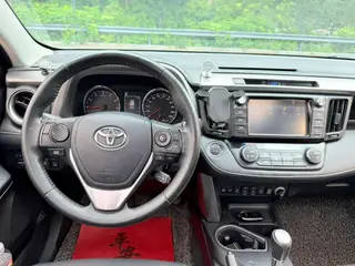 Toyota RAV4 2018 2.5L Автоматический полный привод элиты i Версия интерьер фото 15