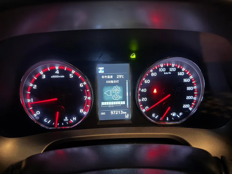 Toyota RAV4 2018 2.5L Автоматический полный привод элиты i Версия интерьер фото 17