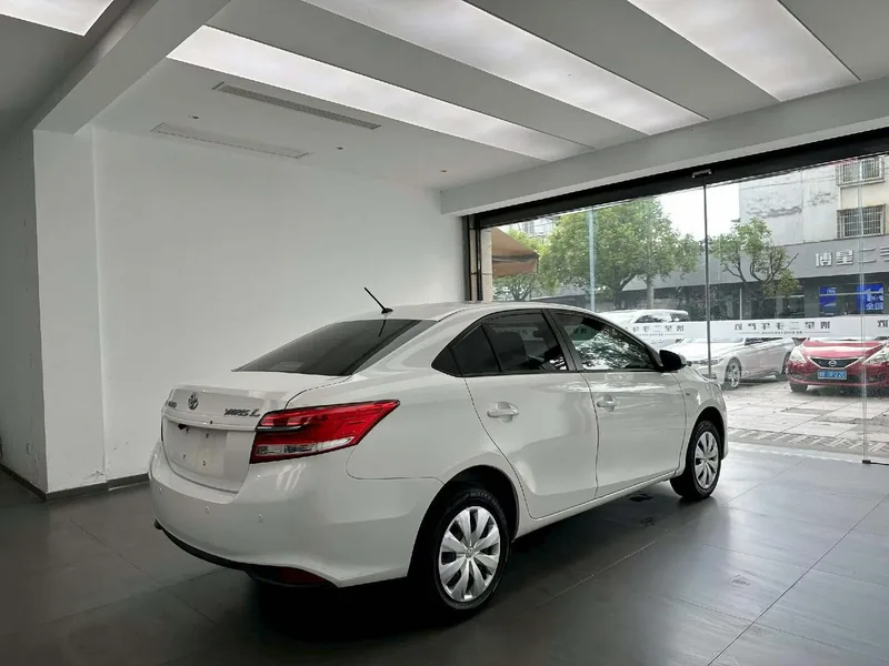 Toyota Yaris L Sedan 2022 1.5L CVT Leader PLUS Version intérieur photo 9 Toyota Yaris L Sedan 2022 1.5L CVT Leader PLUS Version intérieur photo 9