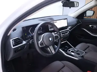 BMW 3 Series 2023 320Li M Sports suit interior photo 12 BMW 3 Series 2023 320Li M Sports suit interior photo 12