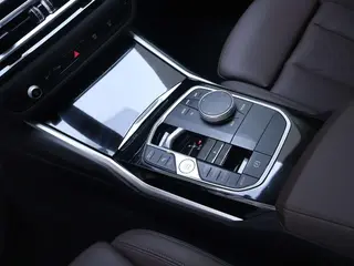 BMW 3 Series 2023 320Li M Sports suit interior photo 13 BMW 3 Series 2023 320Li M Sports suit interior photo 13