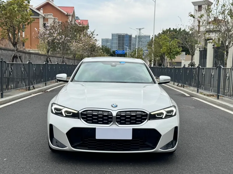 BMW 3 Series 2023 325Li M Conjunto deportivo exterior foto 2