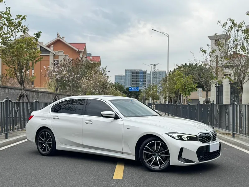 BMW 3 Series 2023 325Li M Conjunto deportivo exterior foto 3
