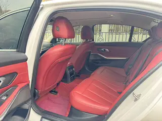 BMW 3 Series 2023 325Li M Conjunto deportivo interior foto 6