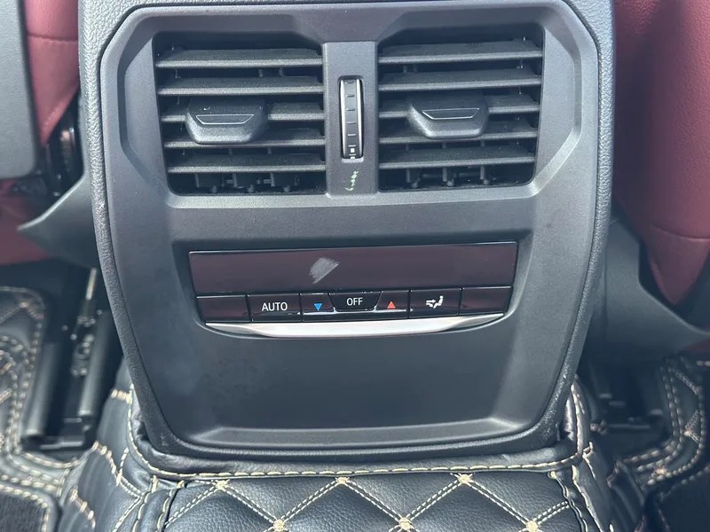 BMW 4 Series 2023 425i M Sports suit interior photo 14 BMW 4 Series 2023 425i M Sports suit interior photo 14