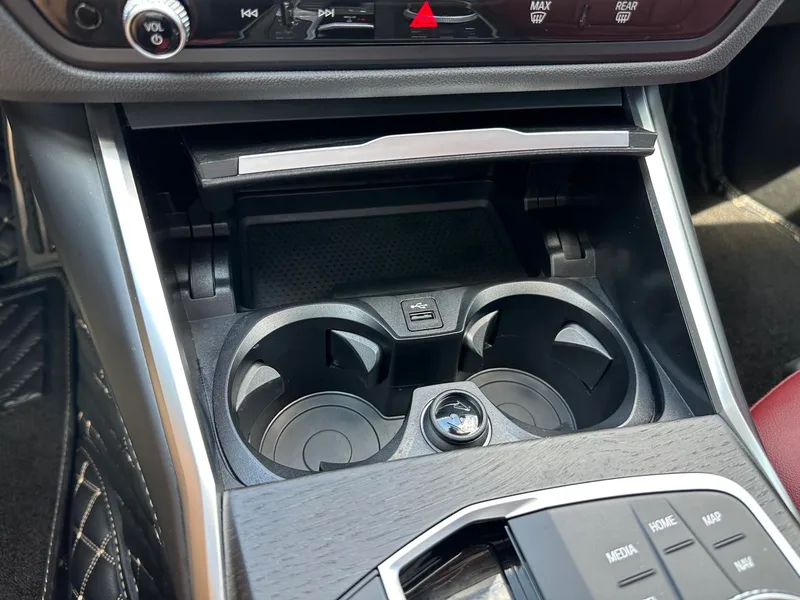 BMW 4 Series 2023 425i M Sports suit interior photo 16 BMW 4 Series 2023 425i M Sports suit interior photo 16