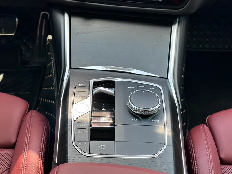BMW 4 Series 2023 425i M Sports suit interior photo 18 BMW 4 Series 2023 425i M Sports suit interior photo 18