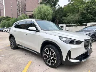 BMW X1 2023 sDrive25Li M Conjunto deportivo exterior foto 3