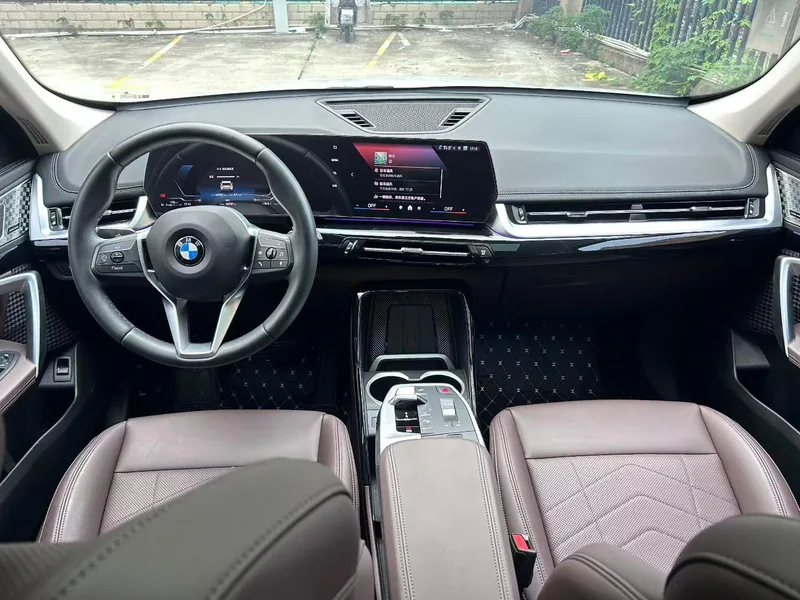 BMW X1 2023 sDrive25Li M Conjunto deportivo exterior foto 5