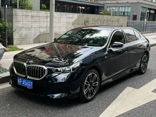 BMW 5 Series 2025 Mise à jour 525Li M Ensemble de sport