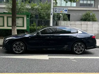 BMW 5 Series 2025 Restyling 525Li M Sports suit exterior photo 3 BMW 5 Series 2025 Restyling 525Li M Sports suit exterior photo 3