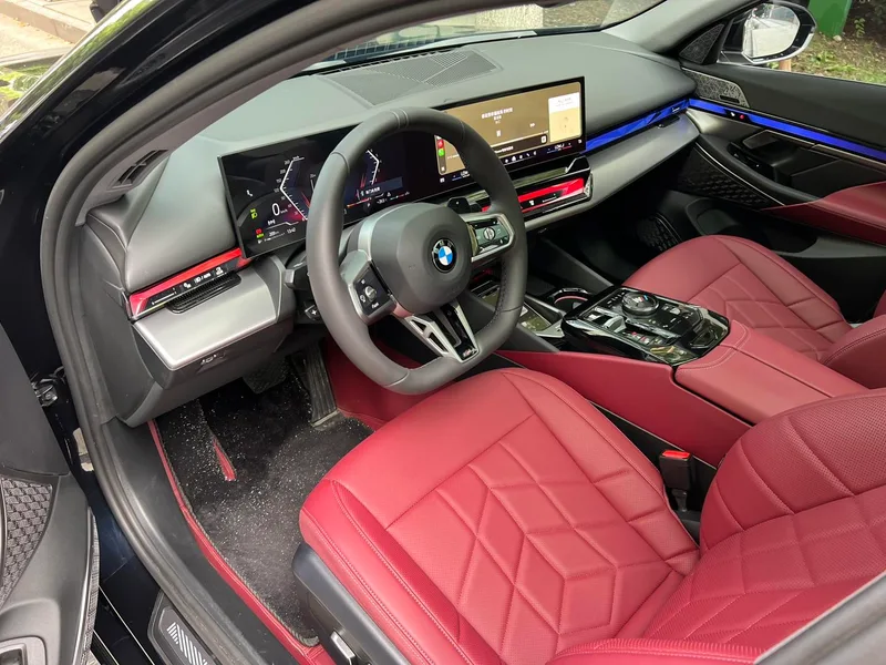 BMW 5 Series 2025 Restyling 525Li M Sports suit exterior photo 4 BMW 5 Series 2025 Restyling 525Li M Sports suit exterior photo 4