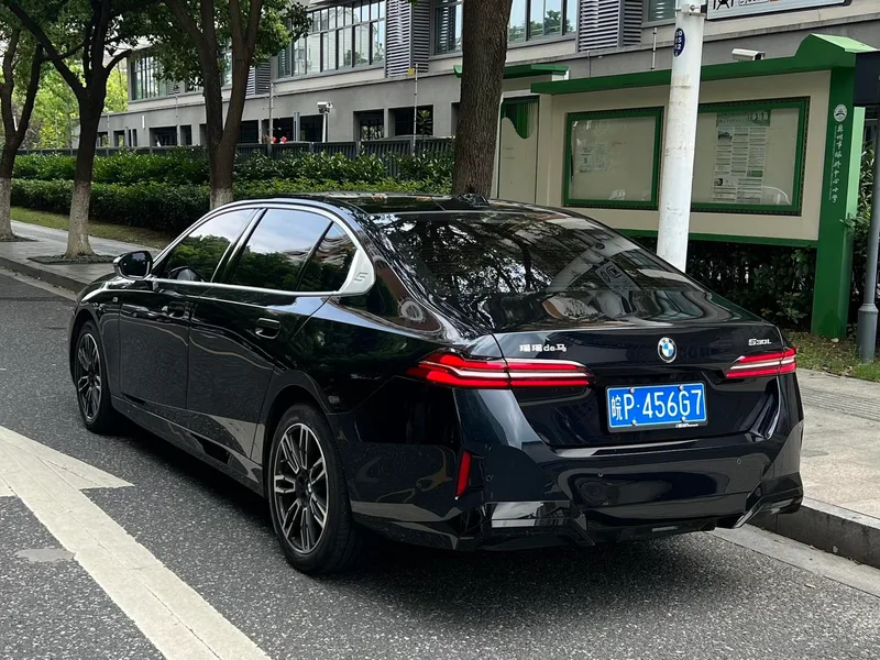 BMW 5 Series 2025 Restyling 525Li M Sports suit interior photo 15 BMW 5 Series 2025 Restyling 525Li M Sports suit interior photo 15