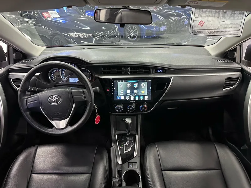 Toyota Corolla 2014 1.6L CVT GL intérieur photo 11 Toyota Corolla 2014 1.6L CVT GL intérieur photo 11