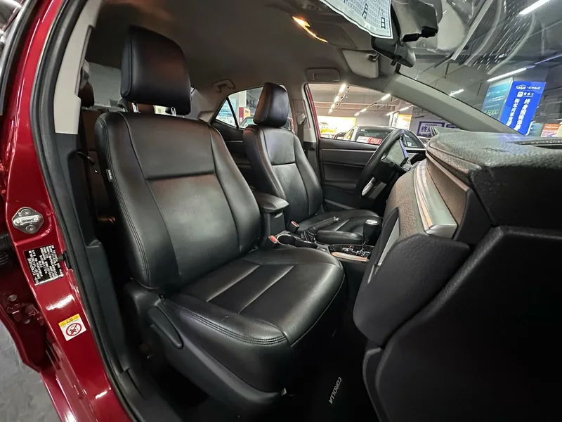Toyota Corolla 2014 1.6L CVT GL intérieur photo 18 Toyota Corolla 2014 1.6L CVT GL intérieur photo 18