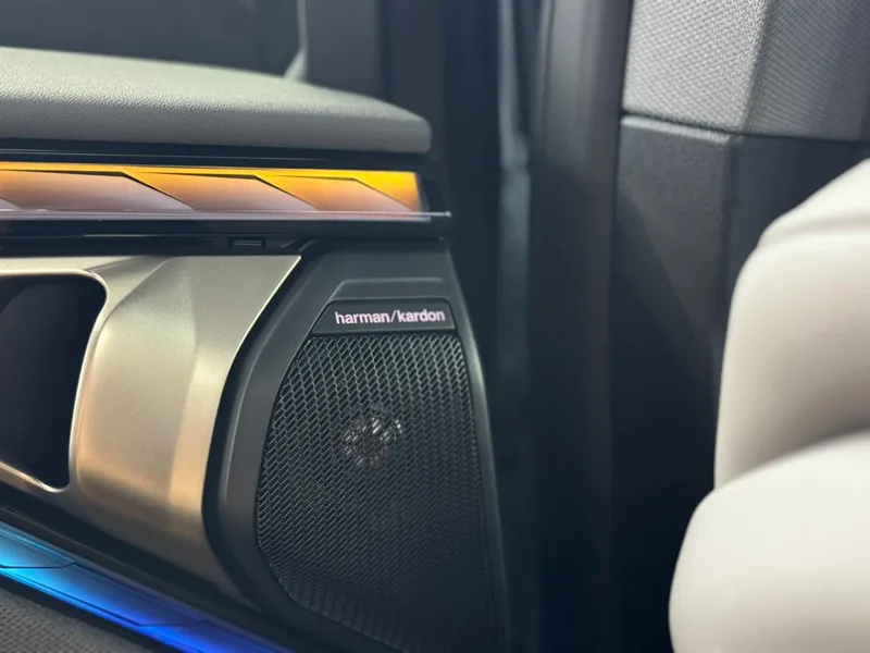 BMW X3 2025 xDrive30L Leading Type M Sports suit interior photo 11 BMW X3 2025 xDrive30L Leading Type M Sports suit interior photo 11