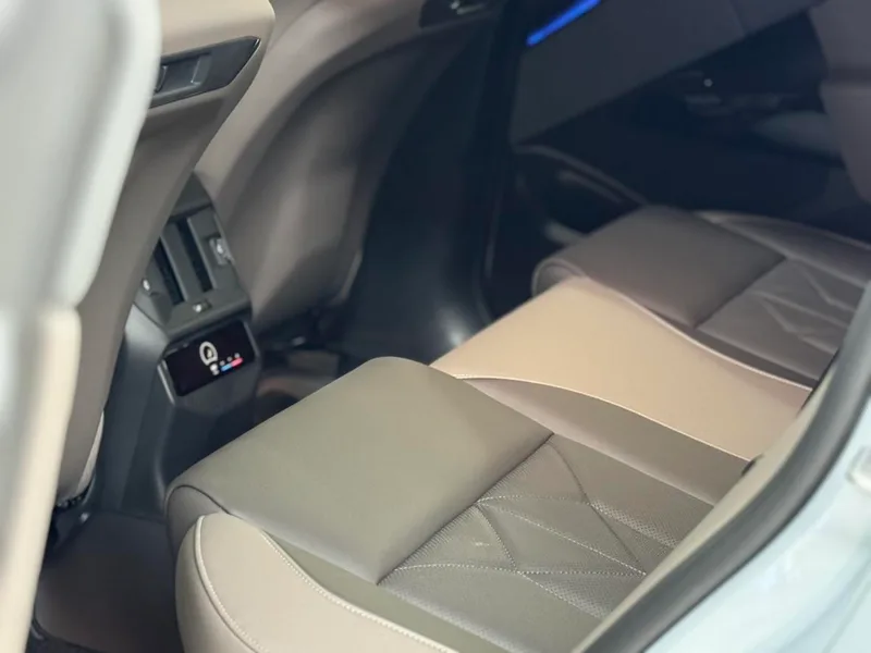 BMW X3 2025 xDrive30L Leading Type M Sports suit interior photo 14 BMW X3 2025 xDrive30L Leading Type M Sports suit interior photo 14